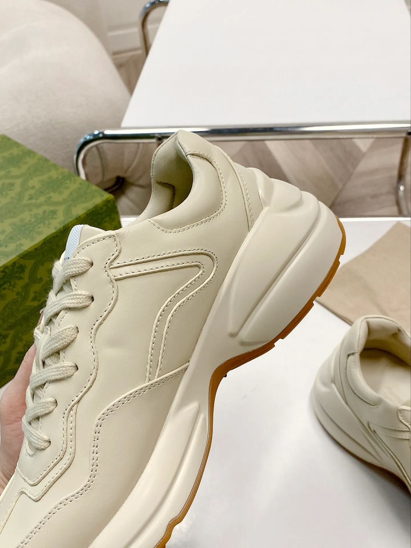 👟👟Ex-factory price 480👟👟 Women's shoes, women's clothing, upgraded version 2022 Gucci Gucci top version couples' dad shoes series is new! 🖤 ⚠GG couple’s dad shoes have been popular in recent years; new colors are updated constantly; Gucci has updated new colors in 2022, and our home and counters have new ones at the same time. This classic dad shoe has celebrities and Internet celebrities Anchors and others are sure to plant grass and call ❤ Classic fashion style, distressed leather surface, 5D drawing printing; mixed surface splicing colors, etc... Original customization (off-white eco-friendly cowhide, first layer of cowhide inside), original outsole... Shiny colorful drawings embellish the sides of the shoe body, old color rubbing, package production technology, 1:1 creation / only to make the best shoes. Size: Women’s 35-45